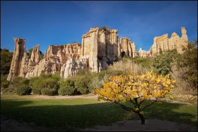 Les Orgues d'Ille-sur-Têt sont des cheminées de fées situées dans le département des Pyrénées-Atlantiques.