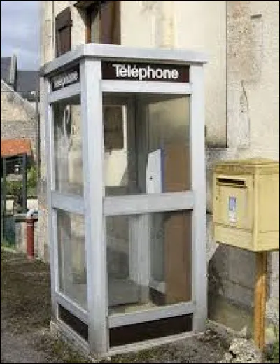 En 2023, il reste 17 cabines téléphoniques fonctionnelles à Paris.