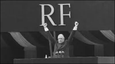 De Gaulle au pouvoir en France ; fondation de la Ve République :