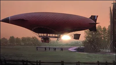 Dans ce film d'aventures, qui se déroule en 1907, une équipe d'aventuriers menée par Sir Anthony Ross part à la découverte d'une île non répertoriée dans le grand nord polaire, en utilisant l'Hyperion, un ballon dirigeable. Quel est ce film sorti en 1974 ?