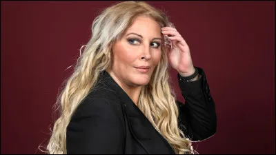 Comment se prénomme cette femme ayant remporté la première saison du Loft Story en 2001 ?