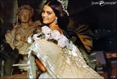 Dans quel film, la star en photo partage-t-elle l'affiche avec Alain Delon ?