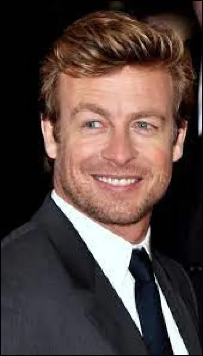 Simon Baker, acteur australien, est devenu mondialement populaire grâce à une série à succès. Laquelle ?