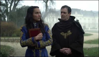 On aperçoit ici Alina qui est à présent devenue l'Invocatrice de Lumière. Mais cela se passe dans quelle série ?