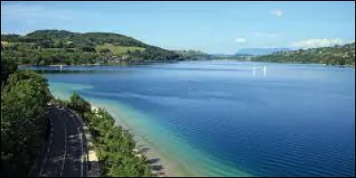 Dans quel département français se situe le lac de Paladru ?