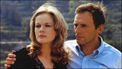 Qui incarne l'inspecteur Carella dans le film "Sans mobile apparent" en 1971 ?