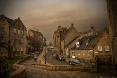 Dans quelle rue de Paris Ravaillac a-t-il assassiné le roi Henri IV ?