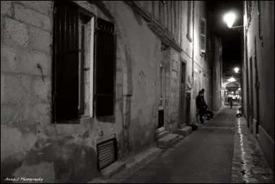 Dans quelle ville italienne peut-on voir la Rue des Boutiques obscures ?