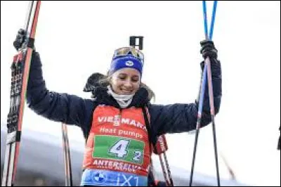 Deuxième Française avec sa 8e place et cinq podiums, elle annonce lors de la dernière course qu'elle met fin à sa carrière. C'est ...
