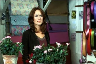 Dans quel film le personnage interprété par Piper Perabo tombe amoureux de cette femme ?