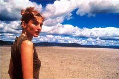 Dans quel film l'actrice Julie Gayet n'a-t-elle pas interprété une lesbienne ?