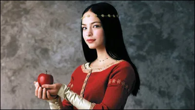 Blanche-Neige : 
À la fin, Blanche-Neige organise des noces avec son prince. La reine, la pensant morte, vient à ce mariage dont elle ignore qui sont les mariés. 
Lors du mariage, quelquun tue une personne. Qui est-ce ?