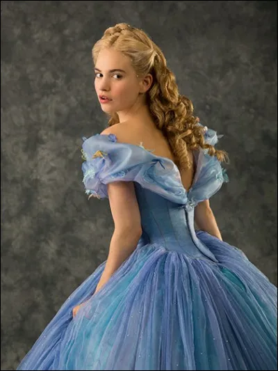 Quel était son prénom avant que ses surs lappellent Cendrillon ?