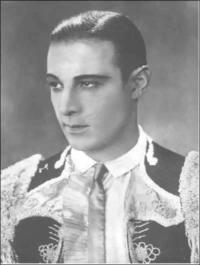 Qui était ce Rudolph, acteur italien naturalisé américain, sex-symbol des années 1920 surnommé "l'Amant du monde" ?