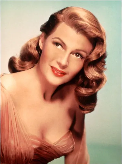 Qui était cette Rita, actrice et danseuse américaine, sex-symbol des années 1940 surnommée "la déesse de l'amour" ?
