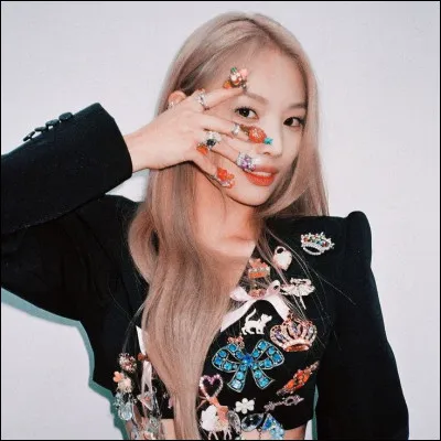 En quelle année a-t-elle rejoint JYP Entertainment ?