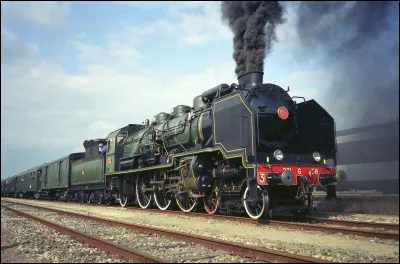 En quelle année et par qui a été créée la locomotive à vapeur ?