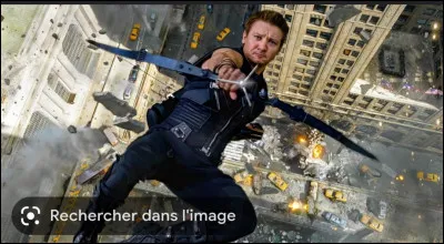 Qui incarne "Hawkeye" dans le MCU ?