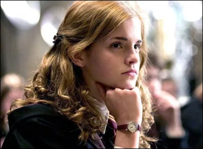 Le 15 avril 1990 est le jour de naissance de l'actrice Emma Watson. Quel film, ou série l'a rendue célèbre ?