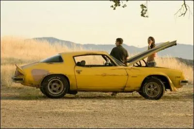 Dans le film 'Transformers', quelle voiture Sam Witwicky achte-t-il ?