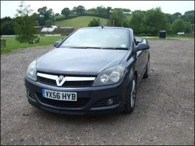 Quelle marque de voitures n'existe pas ?