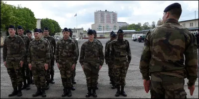 Comme en France, la Suisse a mis fin au service militaire obligatoire.