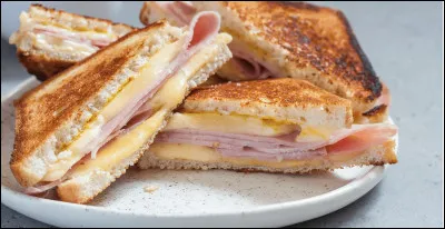 Quel est l'élément spécifique du croque-madame ?