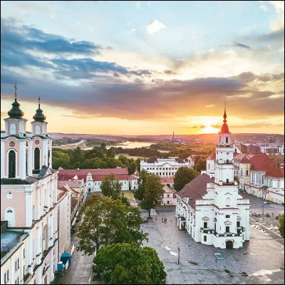 La place Rotuses est le coeur de la ville ville :