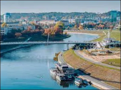 La ville est arrosée par la rivière Néris :