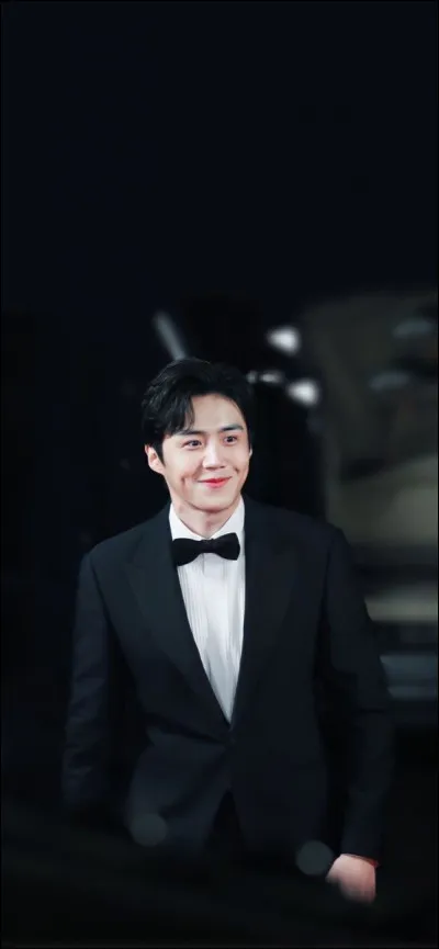 Dernière question, en quelle année a-t-il fait ses débuts en tant qu'acteur ?