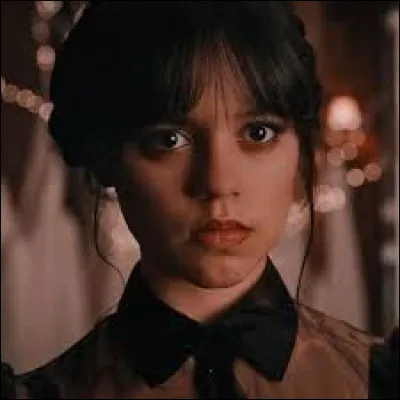 De quel instrument joue Mercredi ?