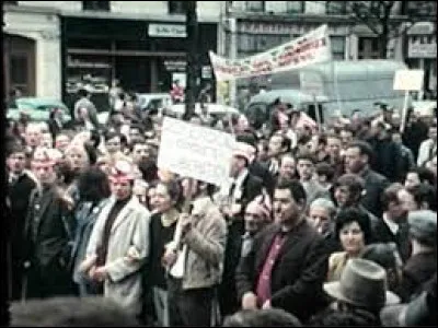 Cette journée de grève et de manifestation du 17 mai, pour la défense de la sécurité sociale et contre contre le blocage des salaires, est aussi une mobilisation contre la réforme de la sécurité sociale par voie d'ordonnances par le gouvernement Pompidou : c'était en ...
