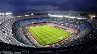 Comment s'appelle le stade du FC Barcelone ?