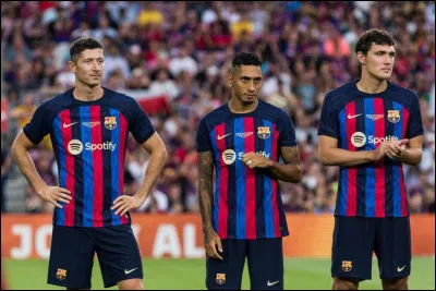 Comment surnommait-on le célèbre trio d'attaque du FC Barcelone ?