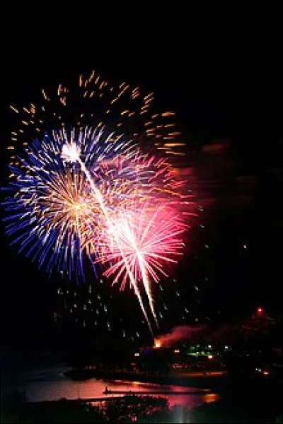 Jour férié au Canada, cette fête est célébrée chaque année le lundi précédant le 25 mai. Comment est-elle nommée ?