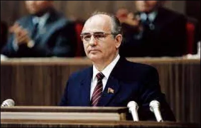 Gorbatchev succède à Tchernenko à la tête de l'URSS :