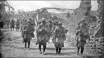 La bataille de la Somme, une des batailles les plus meurtrières de l'histoire, se traduit par plus d'un million de victimes dont 440 000 morts :