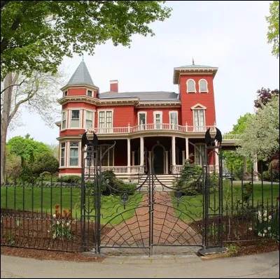 Dans quelle ville se trouve la mytique maison de Stephen King ?