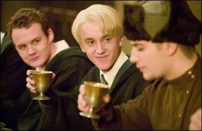 Quel est l'effet du sortilège que Drago Malefoy a lancé sur Hermione ?