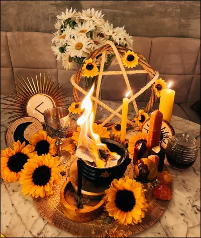 Je suis celui que vous attendez tous... le solstice d'été.
On me fête du 19 au 23 juin.
Je suis...