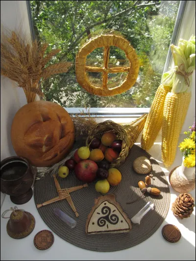 Je célèbre les récoltes, du 1er au 2 août.
Je suis...