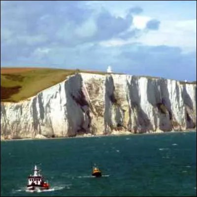 Quelle ville du Royaume-Uni est la plus proche de la France ?