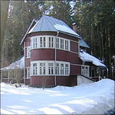 Quel mot d&eacute;signe une r&eacute;sidence secondaire campagnarde en Russie ?