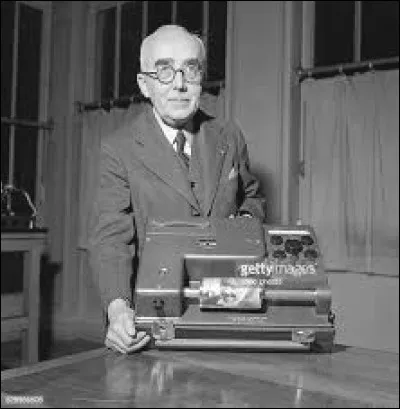 Quelle prouesse technique réalise Édouard Belin en 1921 ?