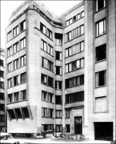 La guerre stoppe les émissions puis elles reprennent en 1941, à partir de quels studios aménagés par les allemands ?