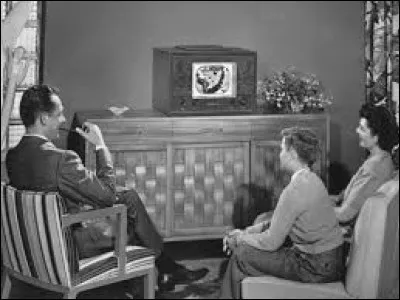 Le standard de diffusion à 819 lignes est adopté en France en 1948. Mais qui prend cette décision ?