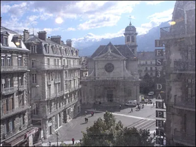 Culture : comment s'appelle la grande foire qui se tient chaque année à Grenoble entre la fin mars et la fin avril ?