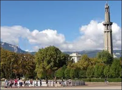 Histoire : de quelle province, la ville de Grenoble a-t-elle été la capitale ?