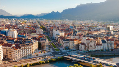 Géographie : dans quel département se situe la ville de Grenoble ?