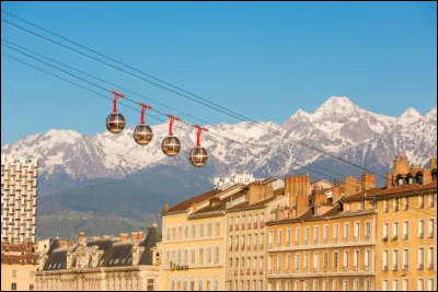 Culture : quel est le surnom de la ville de Grenoble ?